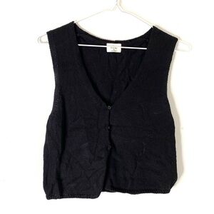 Wilfred Knit Sweater Vest V-Neck Cropped Fit Button Front Black